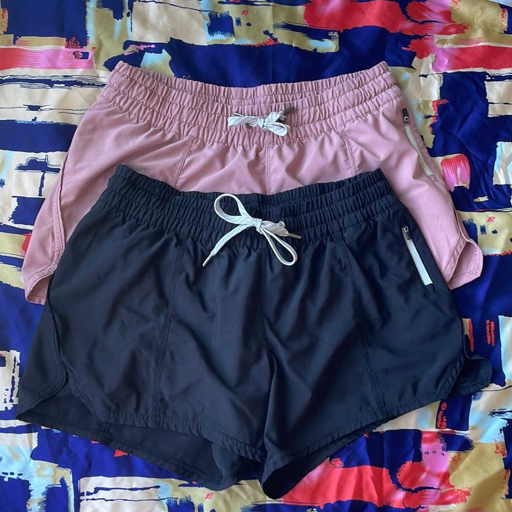 VUORI SHORTS (2) size medium